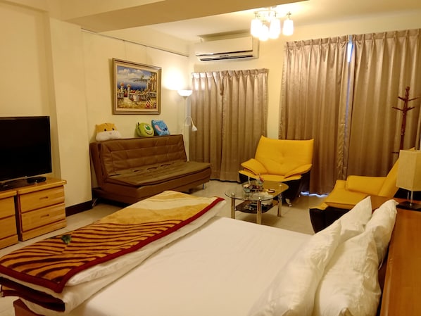 Blackout curtains, soundproofing, free WiFi, bed sheets