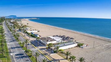 Una spiaggia nelle vicinanze