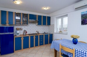 Kühlschrank, Herdplatte, Geschirrspüler