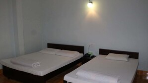 Eenvoudige kamer, 1 eenpersoonsbed | Verduisterende gordijnen, beddengoed