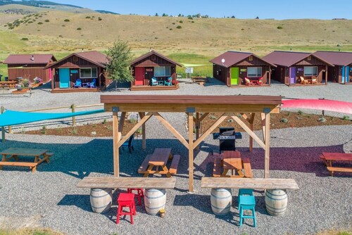 Cabin 5 · Emigrant Cabins #5 - Affordable Tiny Cabin in MT