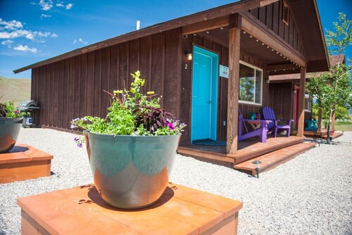 Cabin 5 · Emigrant Cabins #5 - Affordable Tiny Cabin in MT