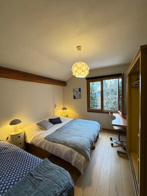 6 dormitoris, escriptori, planxa i posts de planxar i wifi gratuïta 