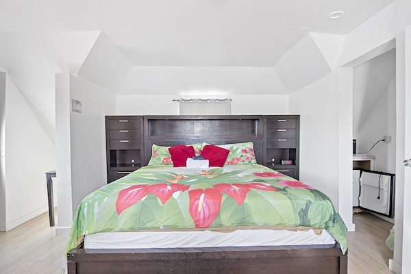 Comfort Studio Suite, 1 King Bed, Non Smoking, Pool View | Individually decorated, blackout drapes, iron/ironing board, free WiFi
