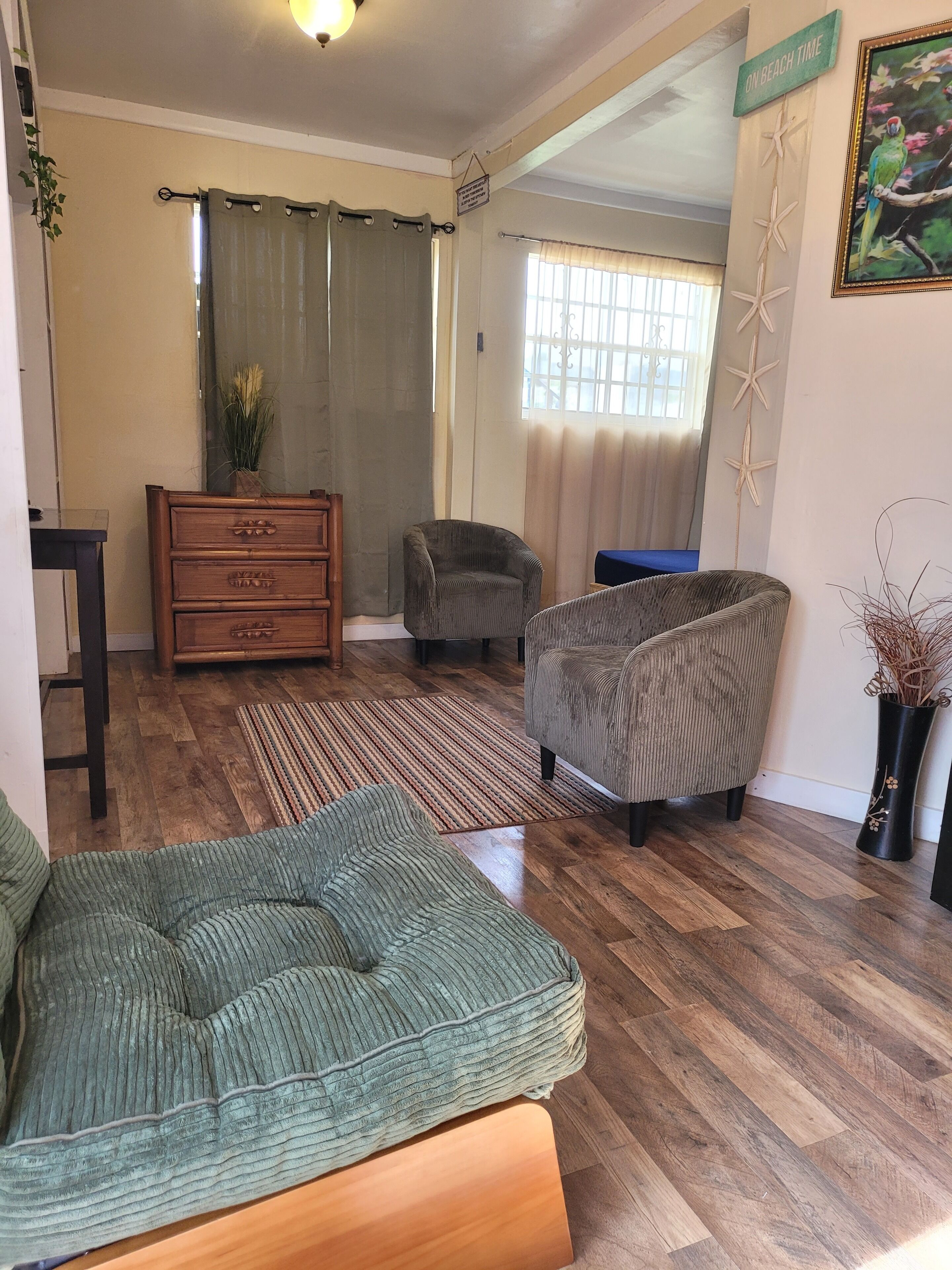 Comfort Studio Suite, 1 Bedroom | Living area | Flat-screen TV