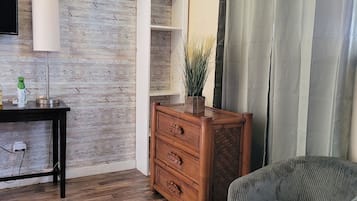 Comfort Studio Suite, 1 Bedroom | Living area | Flat-screen TV