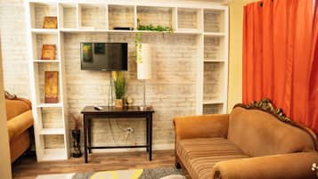 Suite Studio Confort, 1 chambre | Coin séjour | Télévision à écran plat
