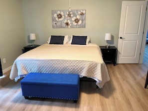 3 habitaciones, tabla de planchar con plancha, wifi y ropa de cama 