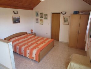 Iron/ironing board, free WiFi, bed sheets - Holiday Home in Bol with Seaview, Terrace, Air condition, WIFI (3543-1) (Bol)