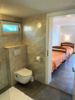 تجهيزات دش، مجففات شعر، مناشف