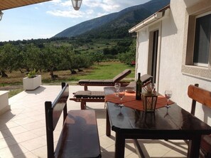 تناول الطعام بالخارج