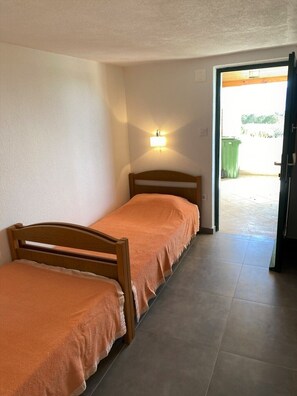 1 غرفة نوم ومكواة/لوح كي وواي فاي مجانًا وملاءات أسرّة