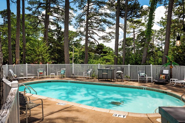 Seasonal outdoor pool, open 10:00 AM to 10:00 PM, sun loungers