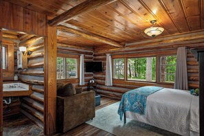 Egyptian cotton sheets, premium bedding, individually decorated - Tall Pines Inn (Eureka Springs)