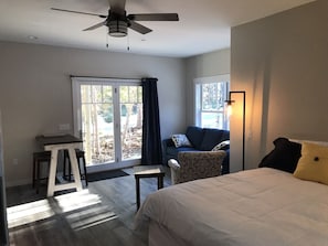 Iron/ironing board, free WiFi, bed sheets