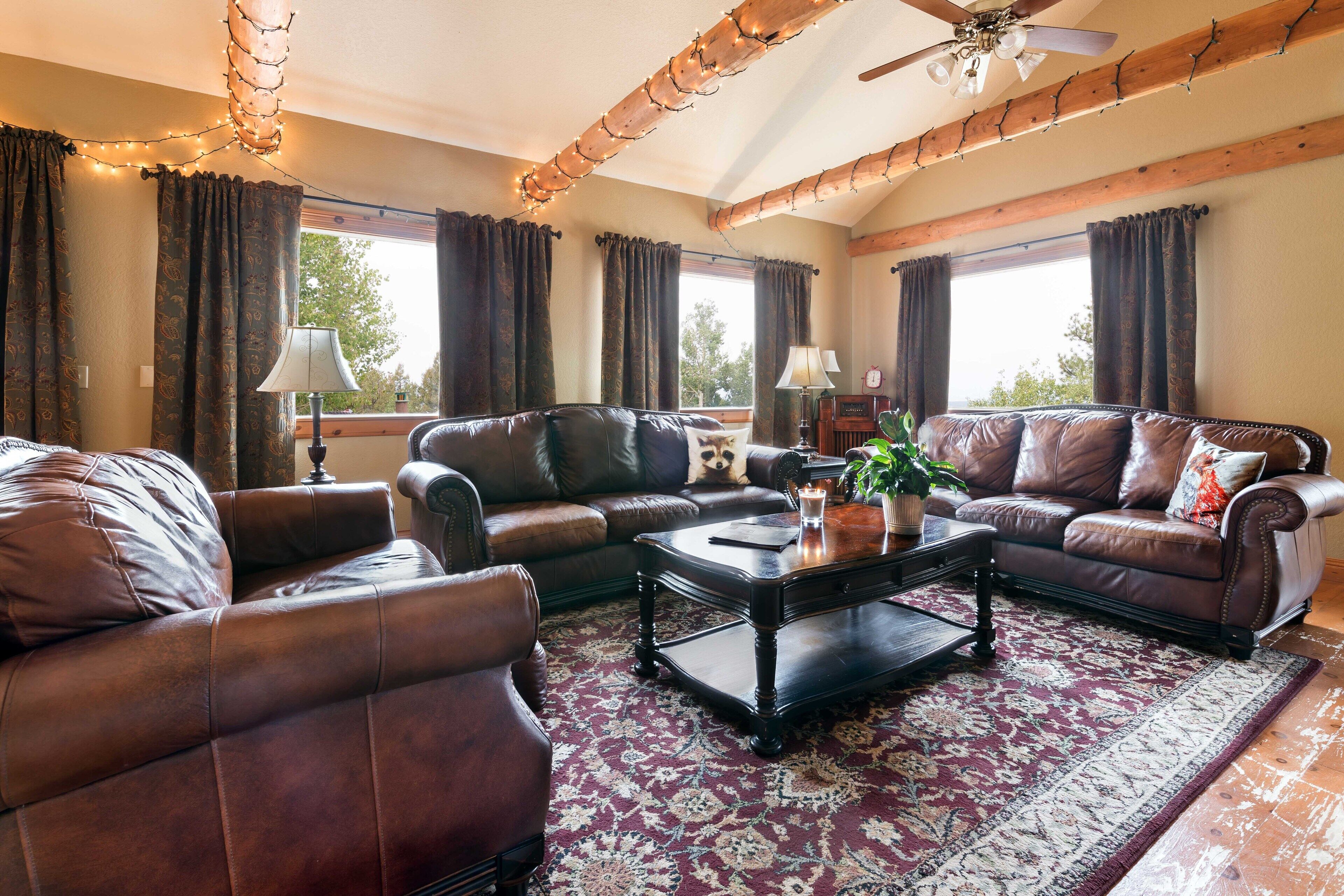★ Victorian Luxury Mansion ★ PARADISE GETAWAY for Friends and Families ★ Views ★