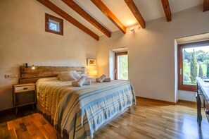 2 bedrooms, in-room safe, iron/ironing board, WiFi