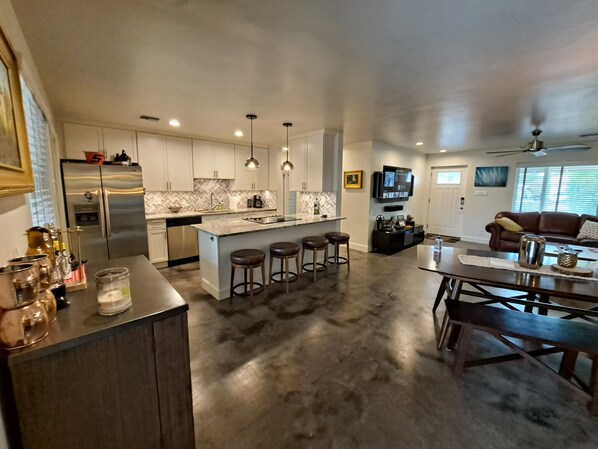 Kühlschrank, Ofen, Herdplatte, Geschirrspüler