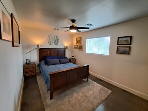 3 bedrooms, desk, iron/ironing board, free WiFi - Beautiful Tempe Home (Tempe)
