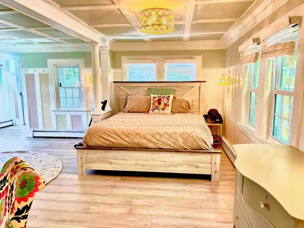 5 bedrooms, desk, iron/ironing board, free WiFi