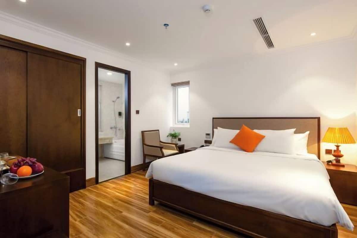 1 bedroom, premium bedding, minibar, in-room safe