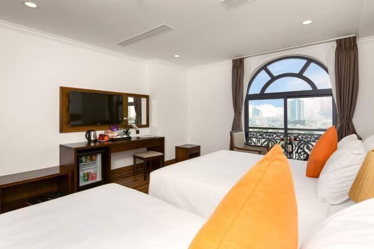 Premium bedding, minibar, in-room safe, desk