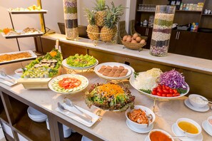 Breakfast, lunch, dinner served; local and international cuisine - Roliva Hotel & Apartment Danang (Da Nang)