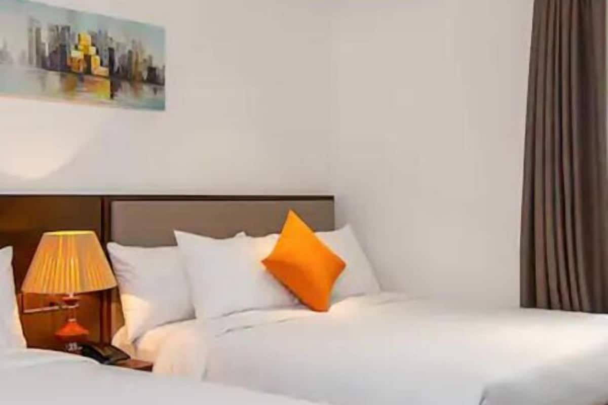 1 bedroom, premium bedding, minibar, in-room safe
