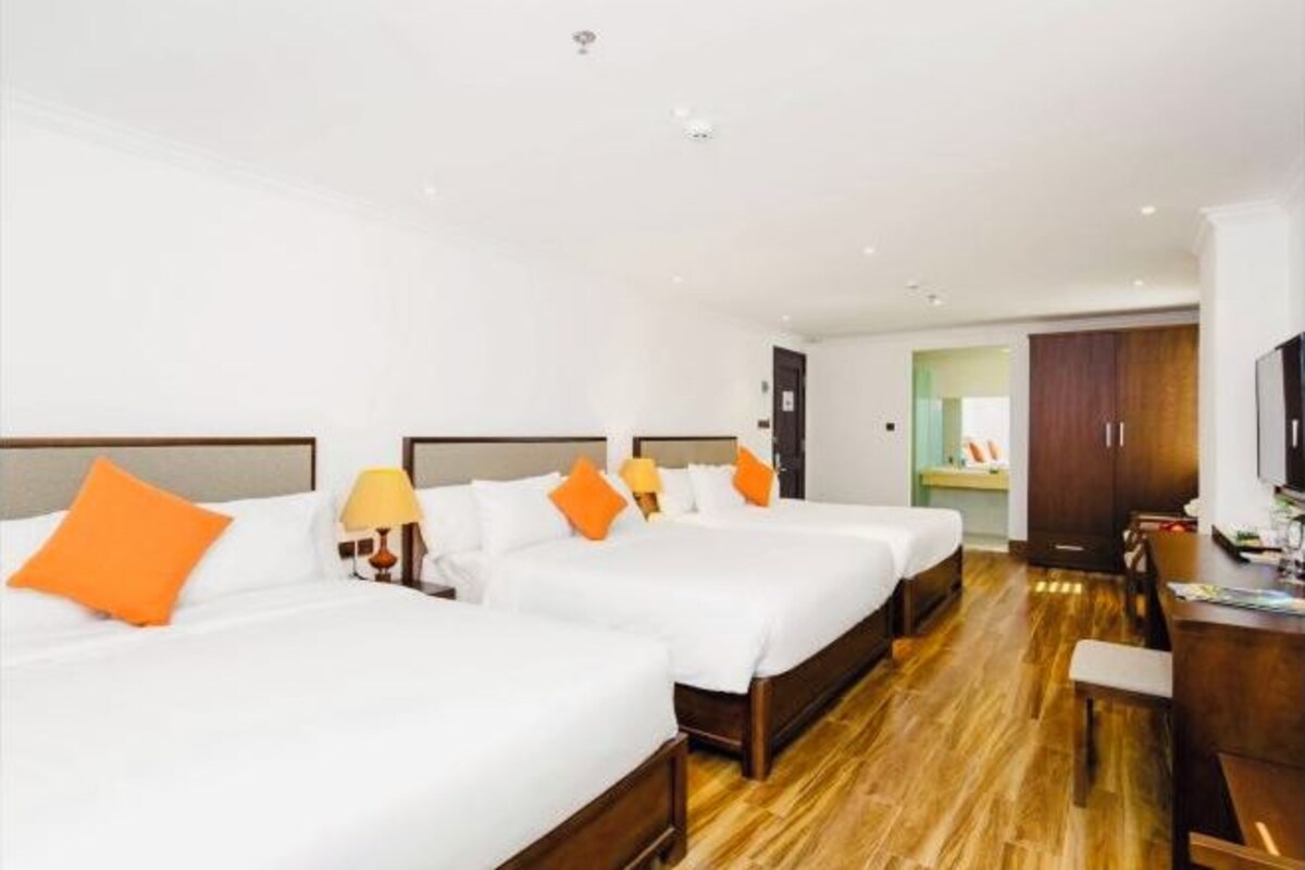 Premium bedding, minibar, in-room safe, desk