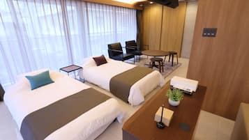 Quadruple Room, Non Smoking, Kitchenette | 1 bedroom, blackout drapes, WiFi (free), bed sheets