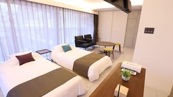 Quadruple Room, Non Smoking, Kitchenette | 1 bedroom, blackout drapes, WiFi (free), bed sheets