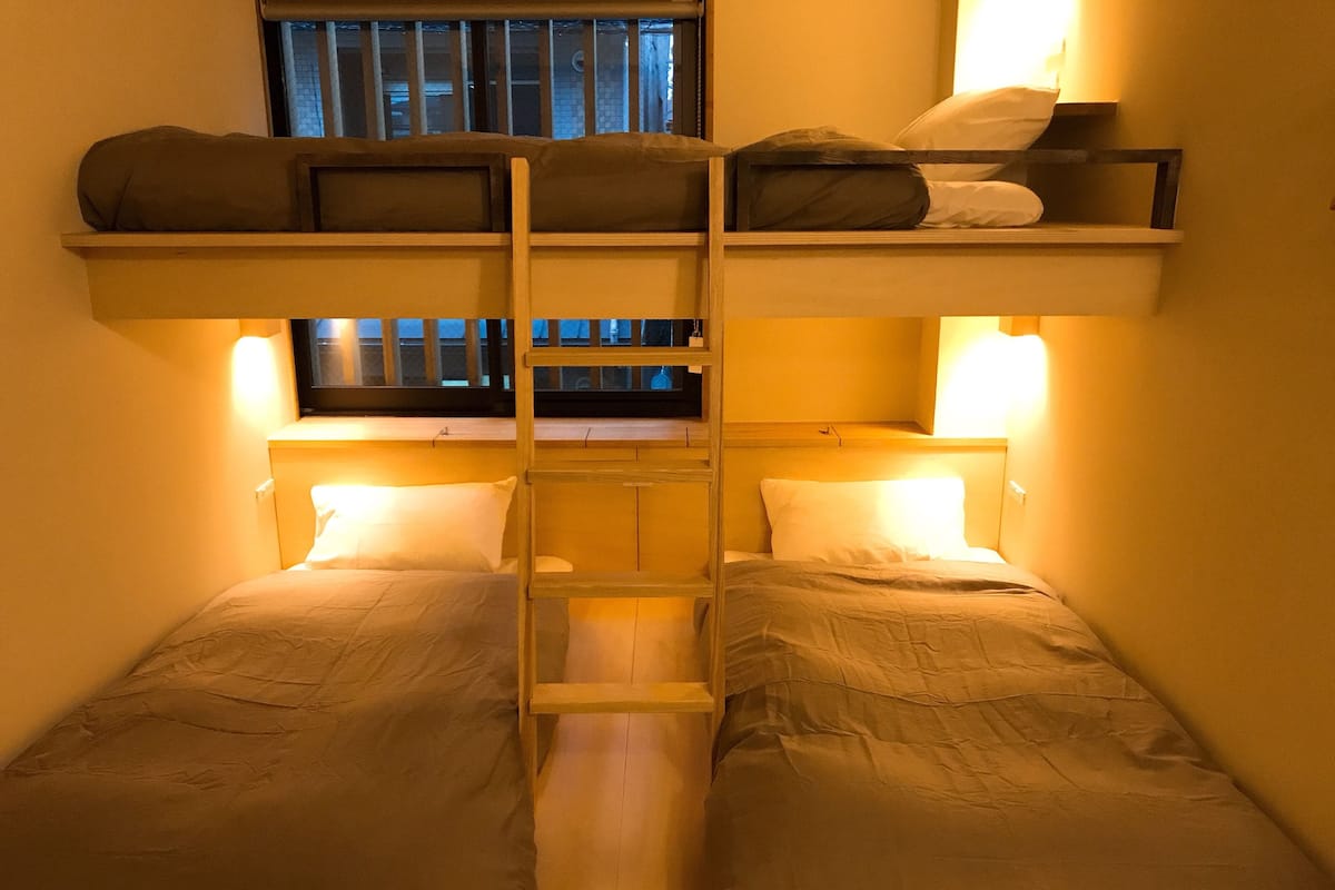 Free WiFi, bed sheets