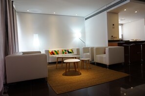 Standard-huoneisto, 1 parisänky | Oleskelualue | 32–tuumainen taulutelevisio, jossa kaapelikanavat