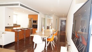 Standard Apartment, 1 Double Bed | In-room dining - Sephir Blanc (Dakar)