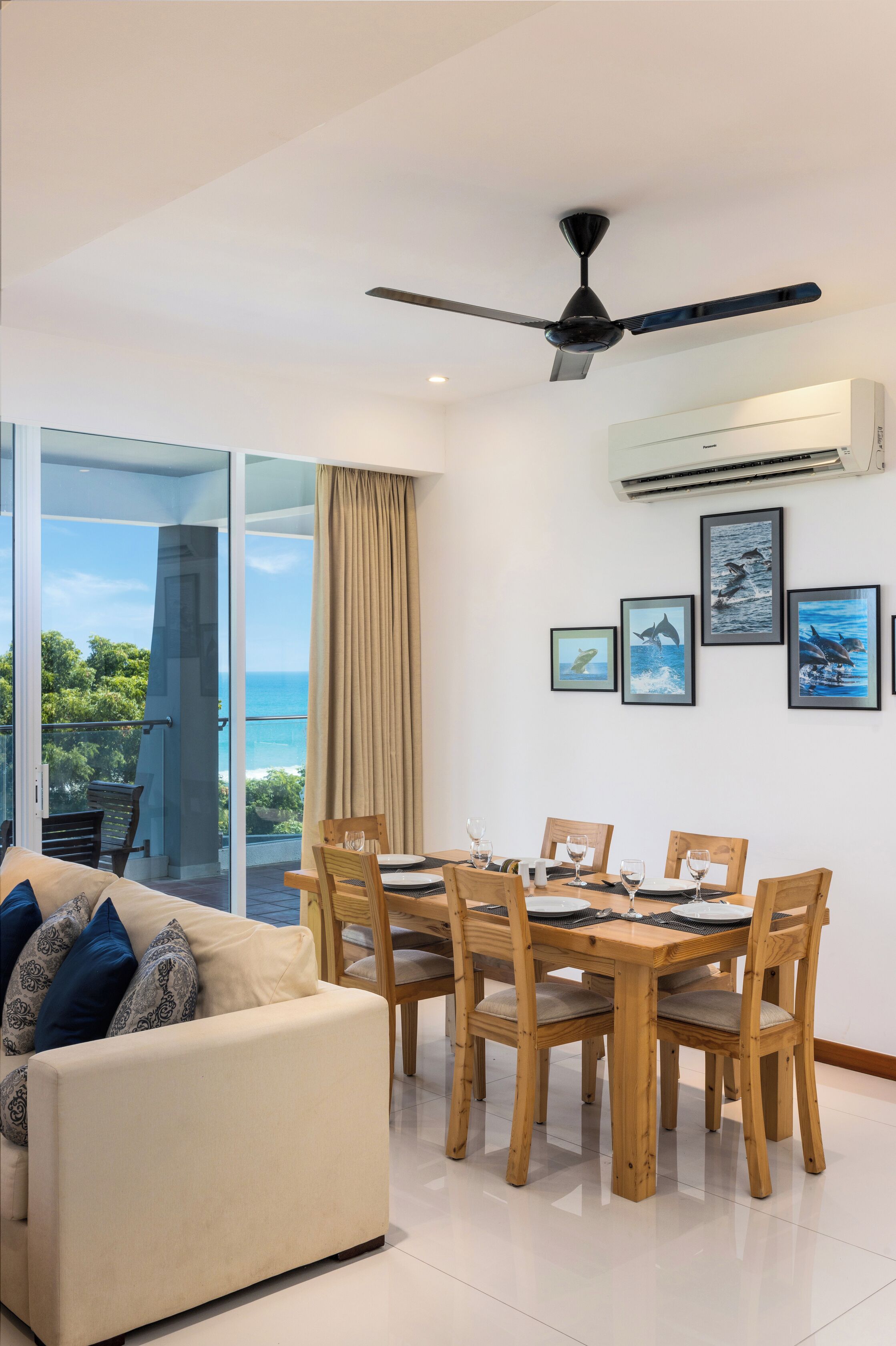 Signature Room, 2 Bedrooms, Ocean View | Living area | 32-inch flat-screen TV with cable channels, TV