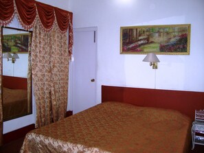 客房內保險箱、折疊床/加床、免費無線上網