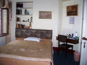 客房內保險箱、折疊床/加床、免費無線上網