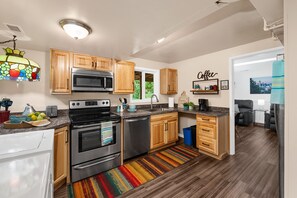 Refrigerador, microondas, horno y parrilla de estufa 