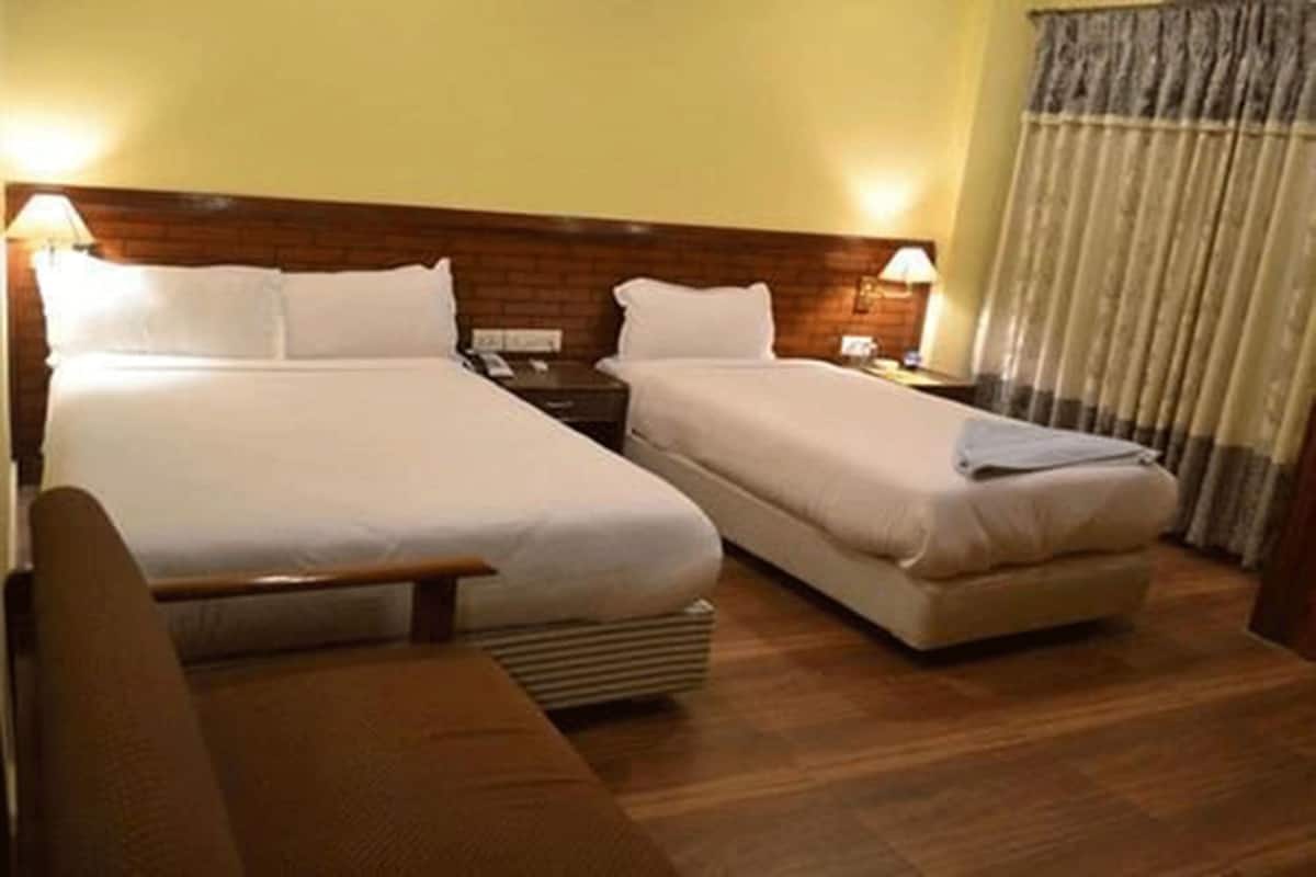 Deluxe Room, City View | Premium bedding, pillowtop beds, in-room safe, desk
