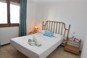 3 chambres, fer et planche à repasser