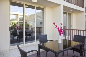 Deluxe Villa, 3 Bedrooms, Pool View | Terrace/patio - Bespoke Residences - Waikiki Townhouses (Dubai)