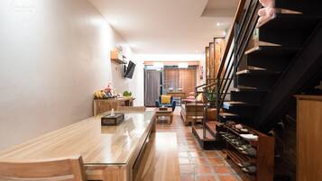 5-Bedroom Townhouse | Living area | Flat-screen TV