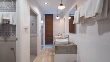 Shower, towels