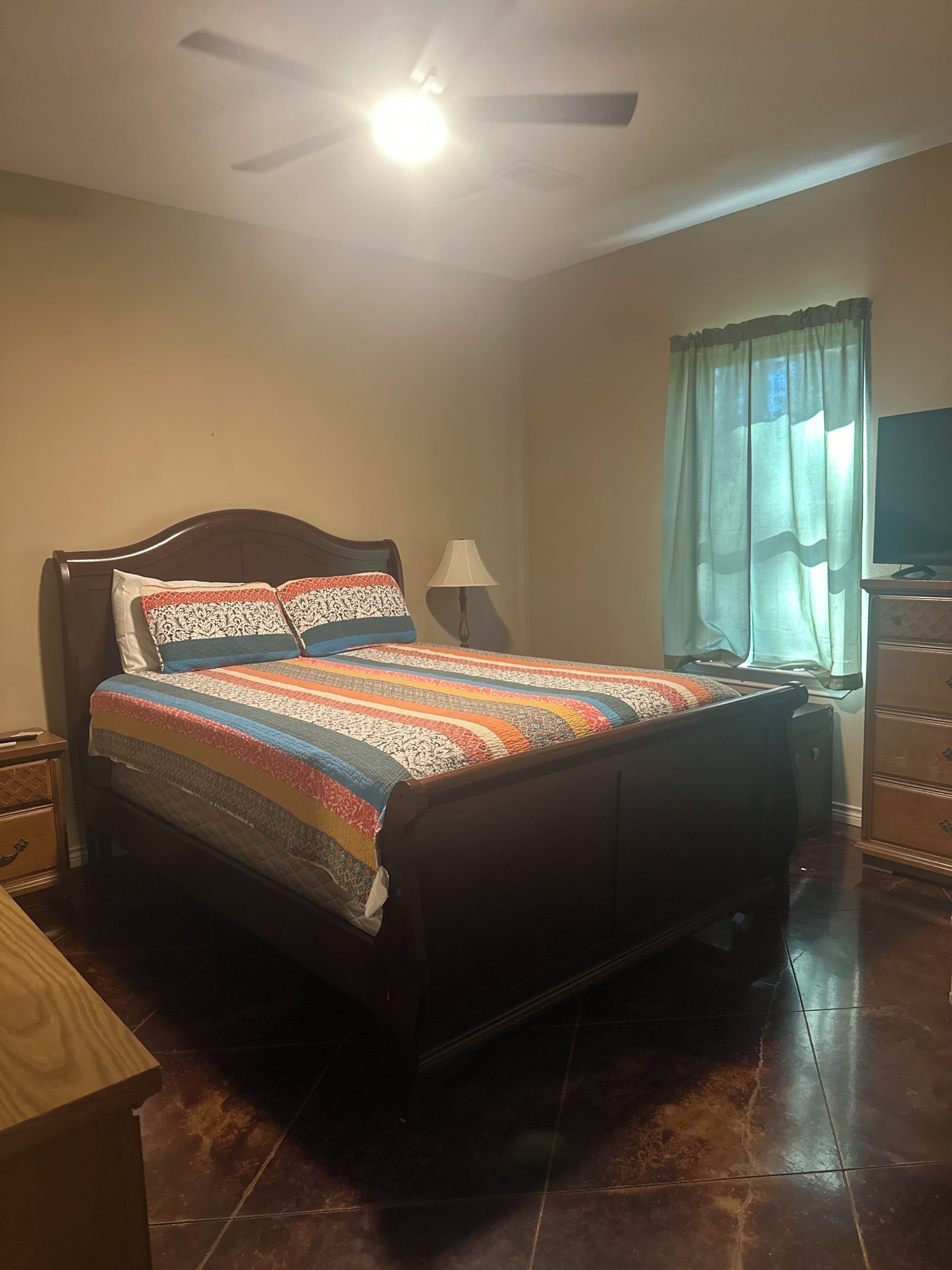 2 多间卧室、办公桌、熨斗/熨衣板、免费 WiFi