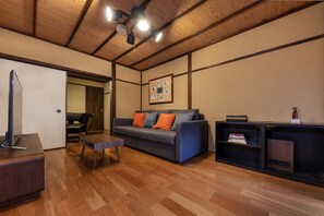 Unclassified image, 4 of 25, button