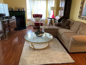 living room
 - Luxury 2 bedroom Downtown SalLake City Utah (Salt Lake City)