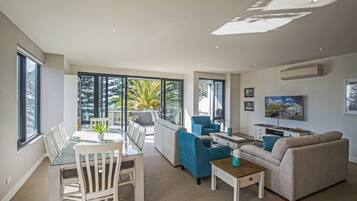 Apartemen Mewah, 3 kamar tidur, 2 kamar mandi, pemandangan pantai | Area keluarga | TV layar datar dan pemutar DVD