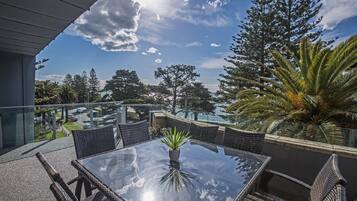 Apartemen Mewah, 3 kamar tidur, 2 kamar mandi, pemandangan pantai | Teras/patio