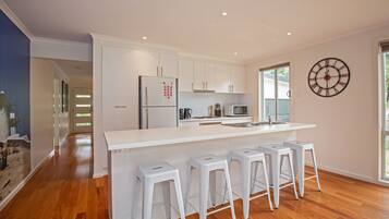 Luxury House, 4 Bedrooms, 2 Bathrooms | Private kitchen | Full-sized fridge, microwave, oven, stovetop