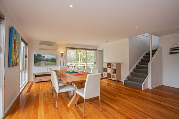 Luxury House, 4 Bedrooms, 2 Bathrooms | Living area